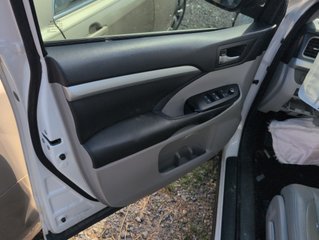 2016 Toyota Highlander XLE - Driver's Front Door Image